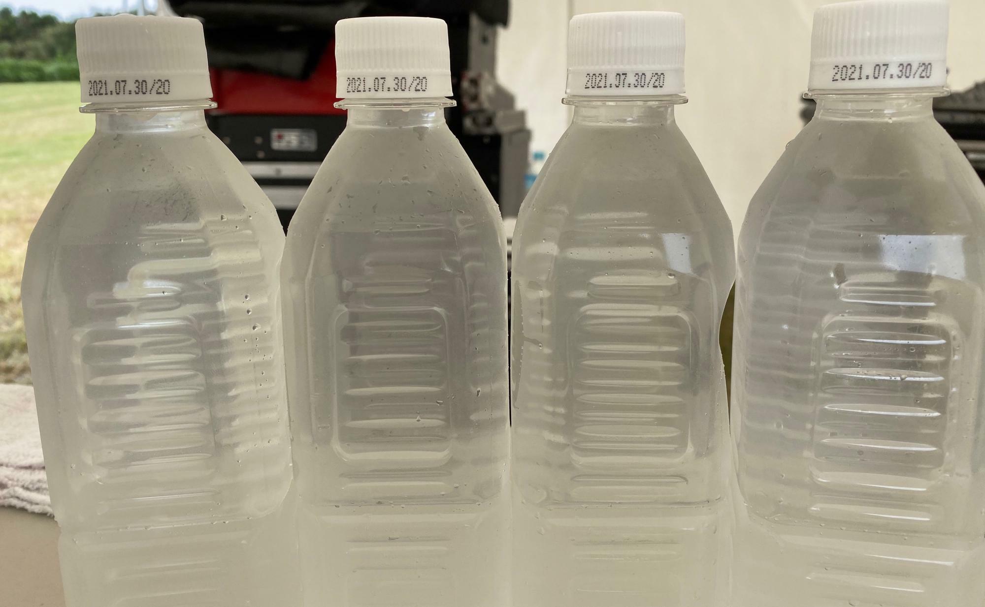ペットボトル水の賞味期限は「容量が担保できる期限」（筆者撮影）