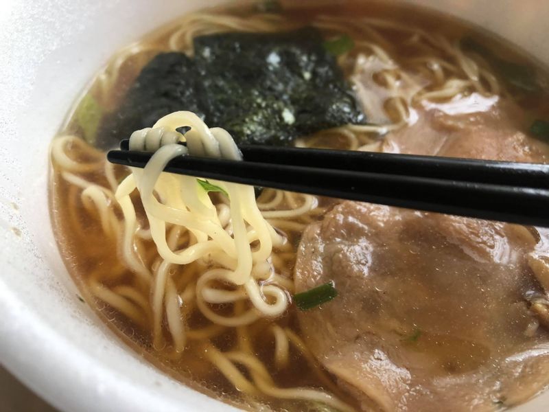 「生麺ゆでてうまいまま製法」の麺。見事な仕上がりだ。