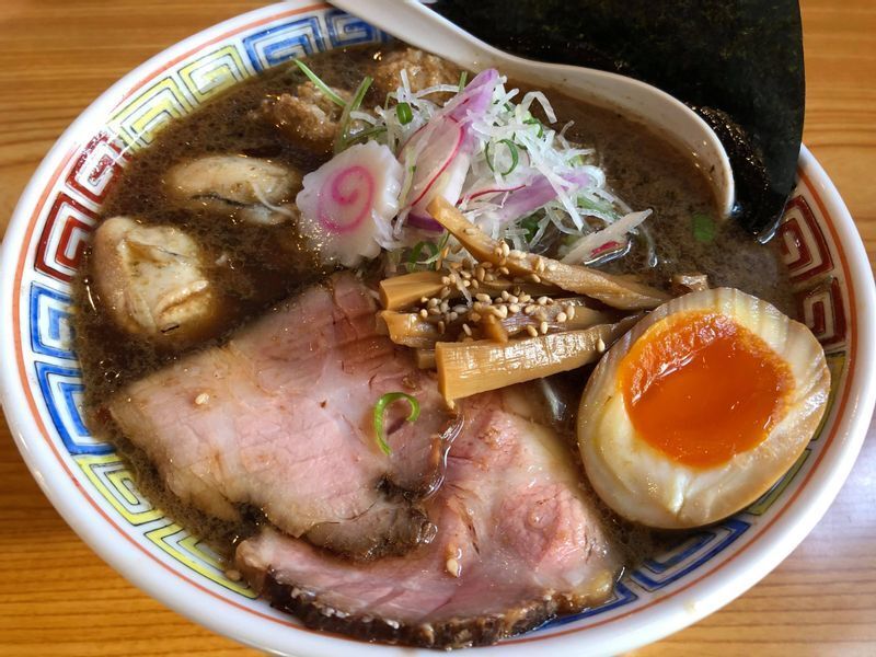 「巻石醤油らーめん」+「鮪つくね&牡蠣コンボ」