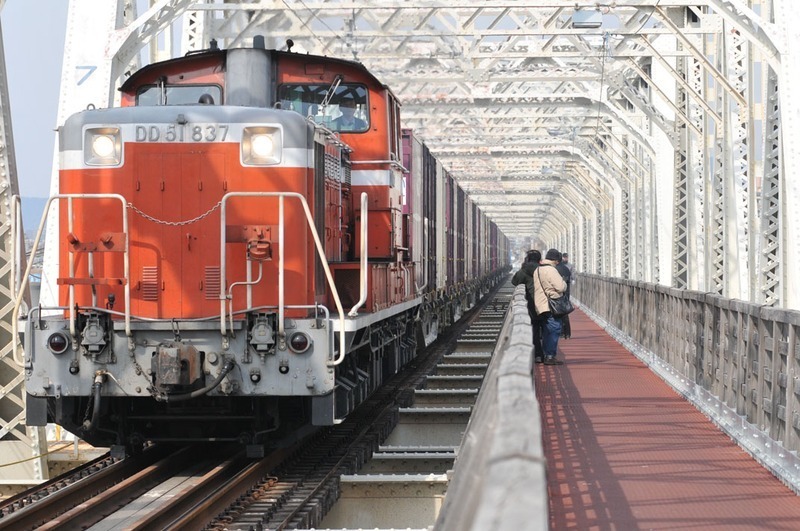 2011年までは、貨物列車をディーゼル機関車が牽引していた。