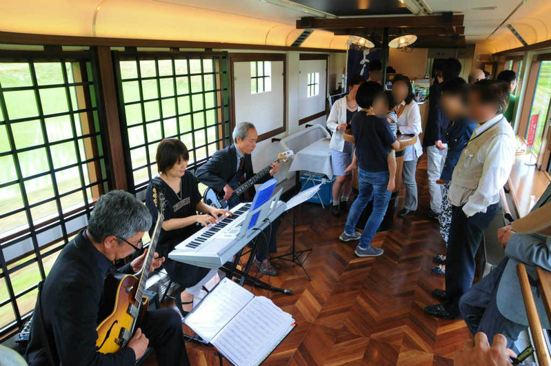 イベントスペースではジャズの生演奏などが開催される。