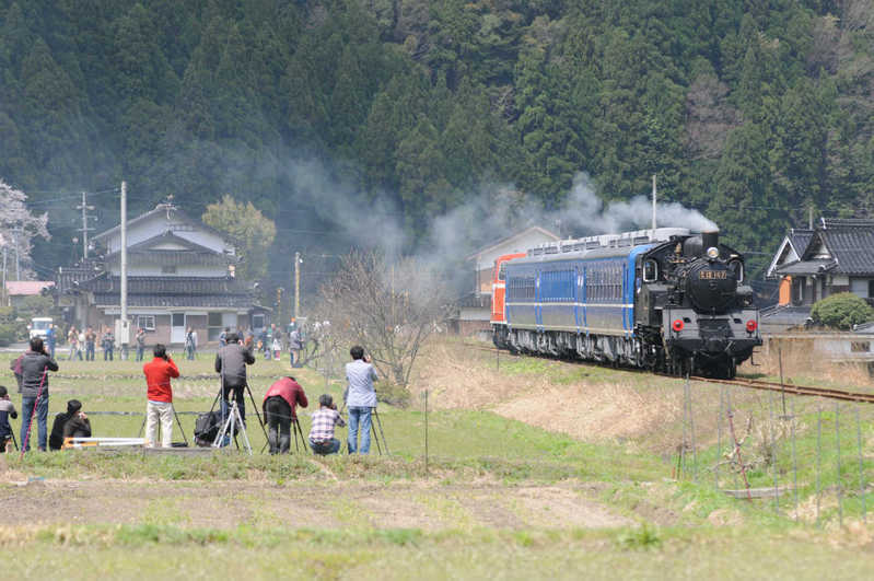 若桜鉄道のSL実証実験。走行風景だけでなく準備や人間模様も収録されていた。