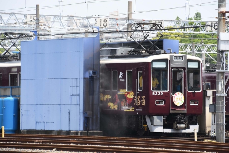 阪急電鉄の工場公開。車両に乗って洗車の様子が体験できる企画は毎回人気だ