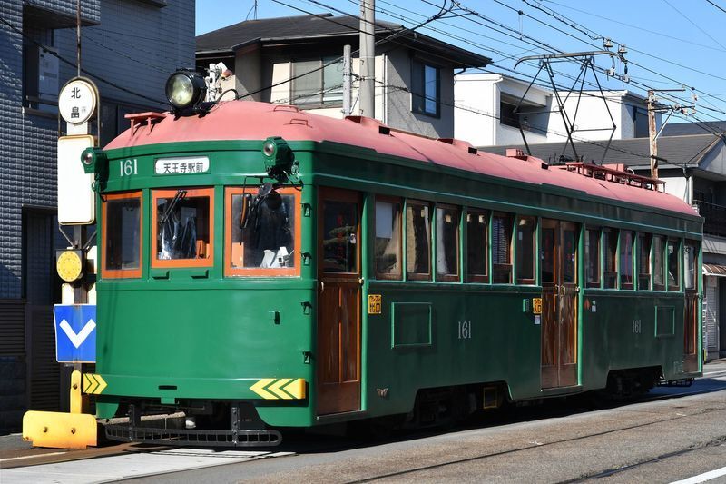 修復後、定期列車として通常運行に充当されたモ161号。多くの人々がその姿を見守っていた（特記以外の写真はすべて筆者撮影）