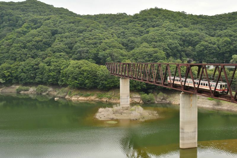 野岩鉄道随一の絶景スポット、湯西川橋梁を行く6050型（特記以外の写真はすべて筆者撮影）