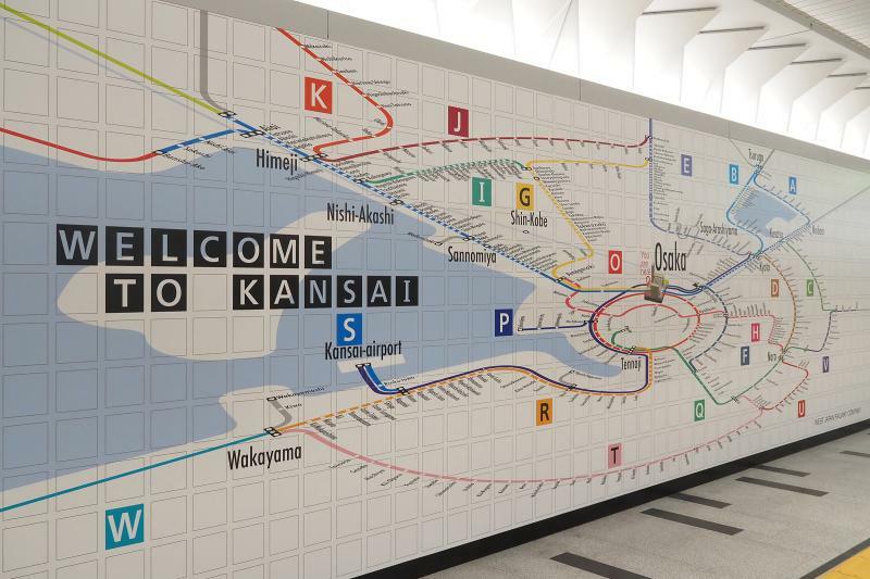 大森さんが手掛けた“作品”の一つ、JR大阪駅西口に設置された「路線図アート」