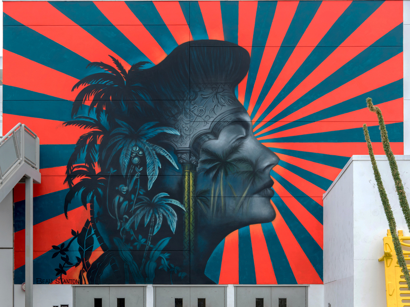 ロサンゼルスのコリアタウンにある学校の外壁に描かれた壁画。韓国人団体が“旭日旗”を想起させると壁画撤去を求めたが、結局、撤去には至らず、解決に至った。写真：www.npr.com