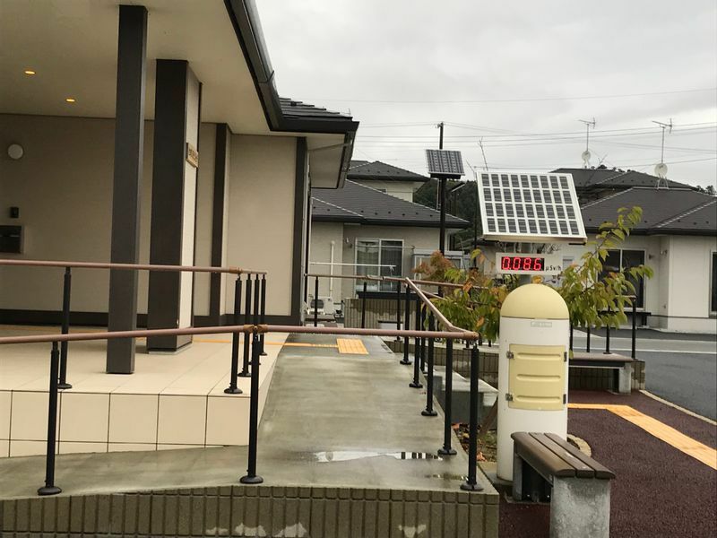 富岡町のモニタリンングポストが示した空間線量は、2018年10月の訪問時、0.086マイクロシーベルト/時だった。筆者撮影。