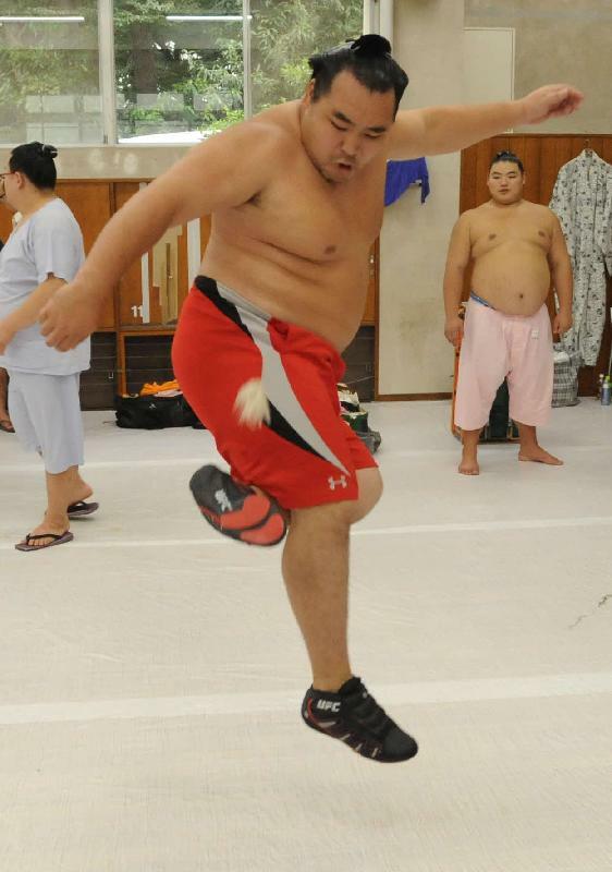他競技の経験が相撲に生きたという鶴竜親方。抜群の運動神経の持ち主（写真：日刊スポーツ/アフロ）