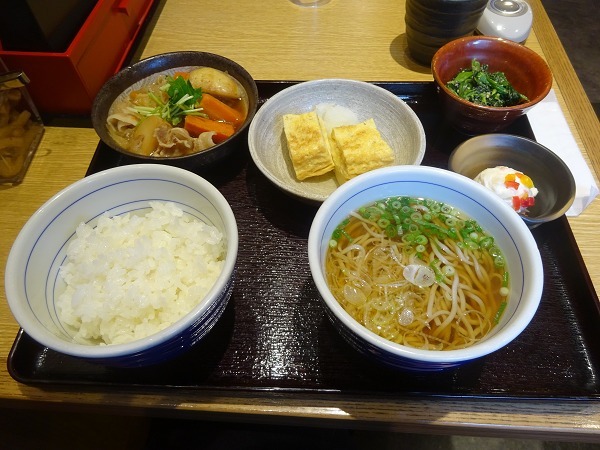 ゆめあん食堂　お惣菜定食　８３０円(税込)を麺に替えてもらい１０１０円