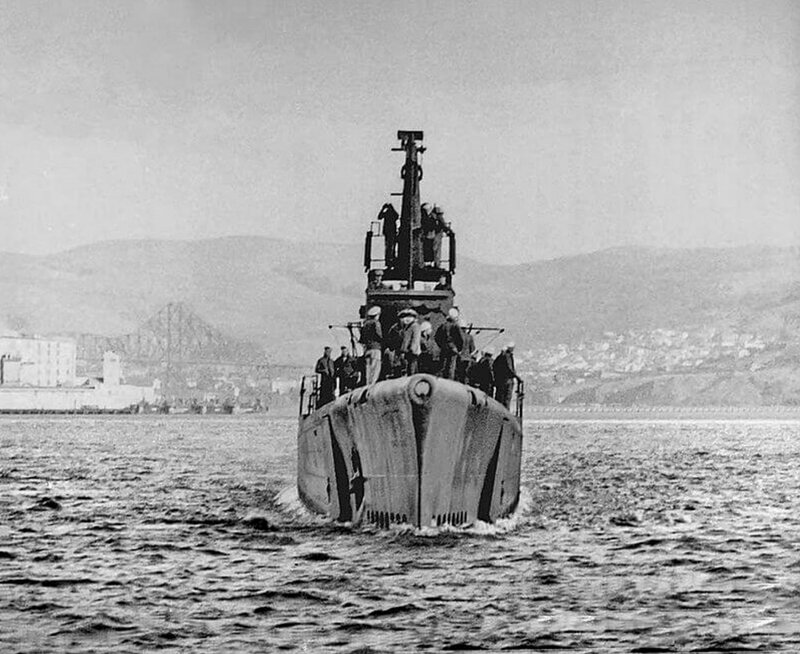 米国西海岸のメア島沖を航行する潜水艦アルバコア。1944年。Via：Naval History and Heritage Command