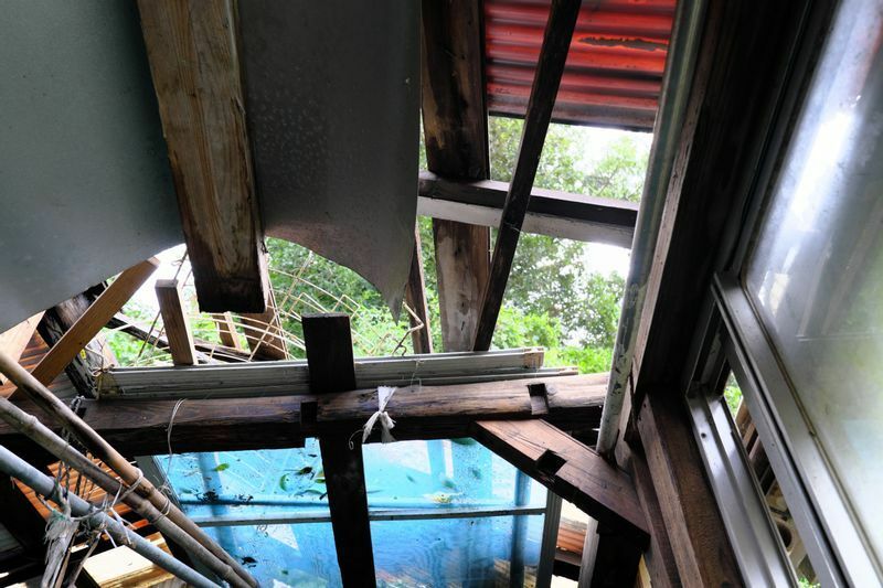 台風で破壊された家のイメージ写真