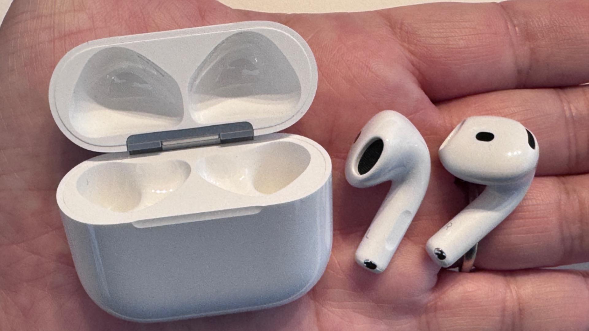 9月20日発売「AirPods 4」はアクティブノイズキャンセル版を選ぶ 9月20日発売「AirPods 4」はアクティブノイズキャンセル版を選ぶ