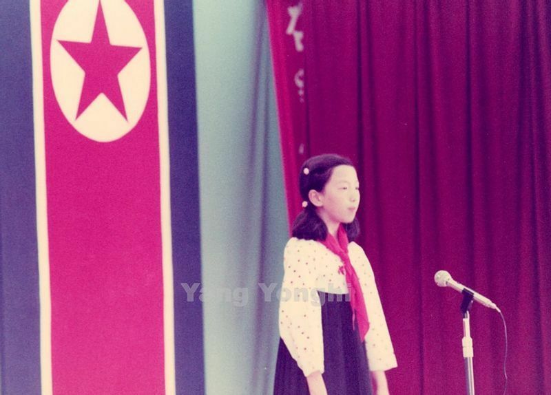 朝鮮小学校での詩の朗読会で。（ヤンさん提供）