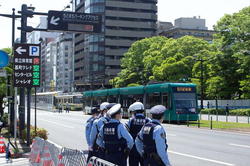 全国から集められた警察官が警備にあたっていた。ここには大阪府警と福島県警の姿／筆者撮影