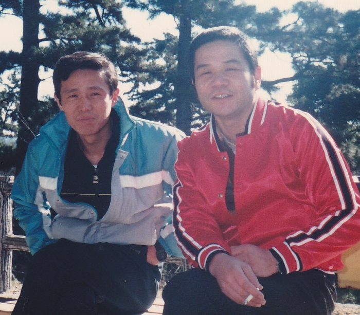 1987年、当時36歳の陸男さん（右）と、高校時代のダブルスのパートナーの郡司景勝さん（写真提供：船ヶ山昌子さん）