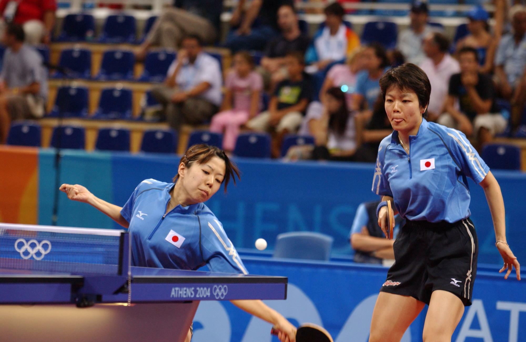 2004年ドーハ大会で中国から勝ち点を挙げた藤沼亜衣（左）と梅村礼　写真は2004年アテネ五輪