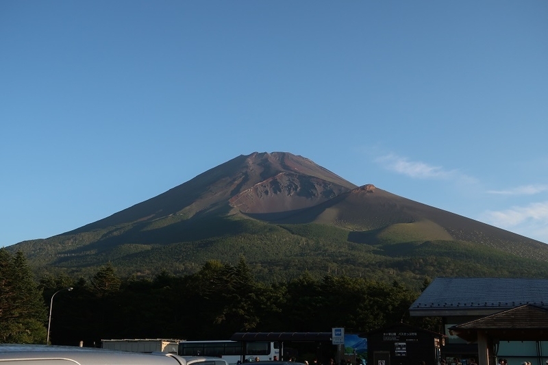 登山シーズンの富士山（２０１９年８月１１日筆者撮影）