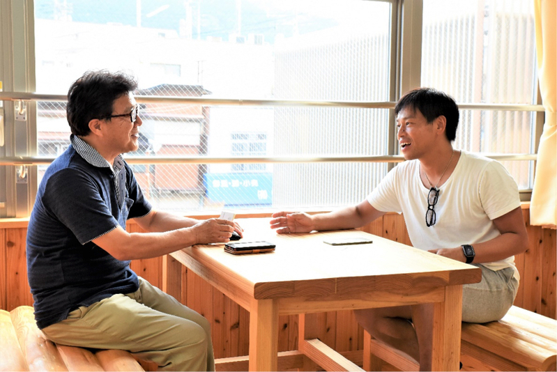 左 油津応援団代表 黒田氏 右 GRA代表 岩佐