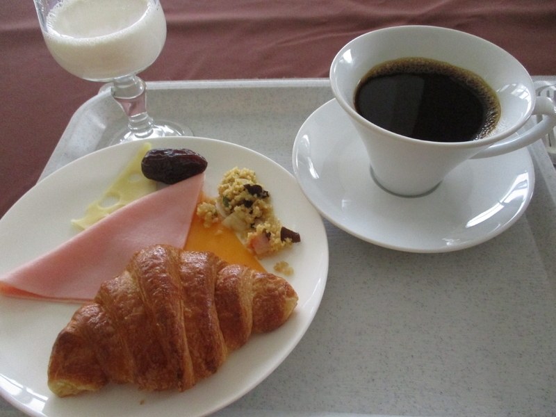 ホテルで食べた朝ごはんの例。クロワッサンを始め、パンは非常に美味しい。味付けは日本で育った人にも合うと思います。