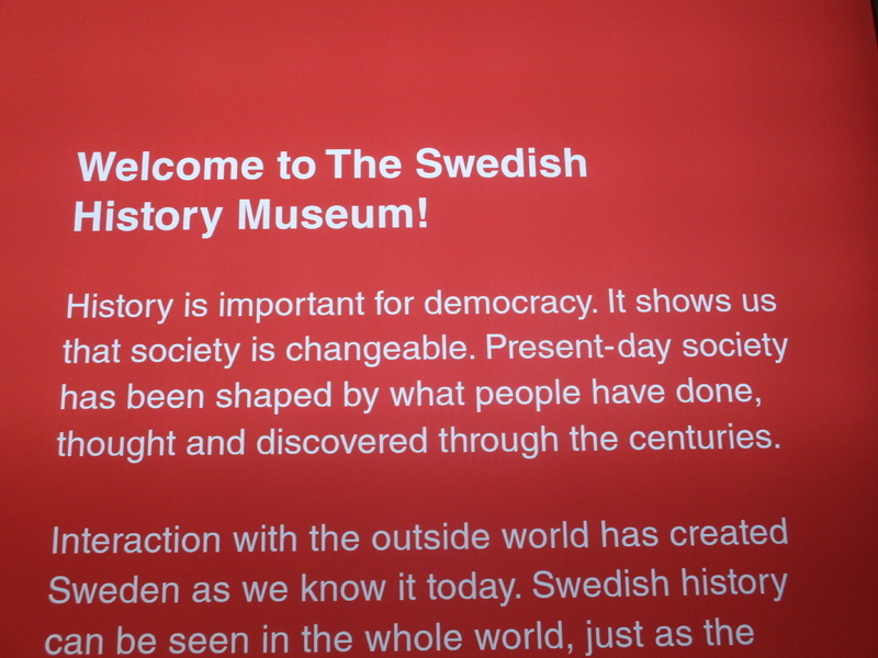 "History is Important for Democracy（歴史は民主主義のために重要です）"と書かれたスウェーデン国立歴史博物館のメッセージ。