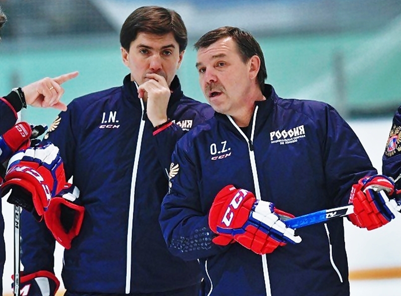 ロシア代表チームを指導するザナロク（右）とニキティン（Courtesy:@rsportru）