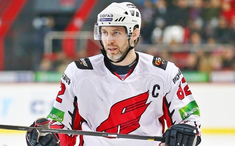 KHLのアバンガルド オムスクでキャプテンも務めたフロロフ＝タイトル写真のおよそ10年後（Courtesy:@HockeyHead1ines）