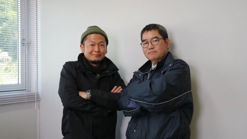 自伐の研修生、黒岩大智さん（左）と入江健次郎さん（右）。 研修生には20代女性もいる