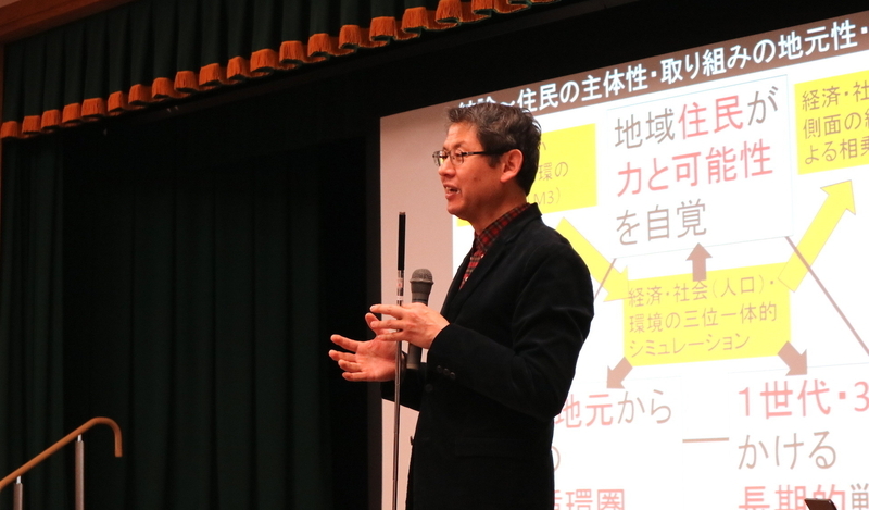 下川町にて、一年かけて行われた家計調査の報告会。「持続可能な地域社会総合研究所」の藤山浩さん
