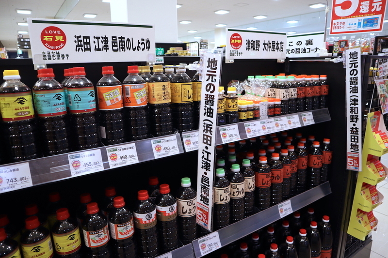 浜田、江津、邑南の醤油などご当地醤油ばかりが並ぶ醤油コーナー。