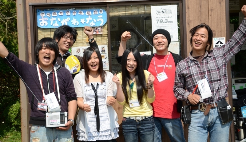 2011年当時の「女川さいがいFM」のメンバー(写真提供:オナガワエフエム)