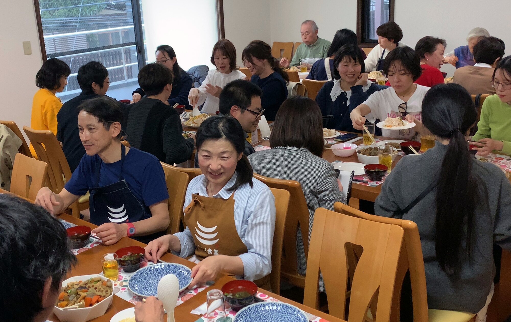 トークイベントの後、食事と対話による「つながり」の場を提供する「タノバ食堂」が開かれた（撮影・亀松太郎）