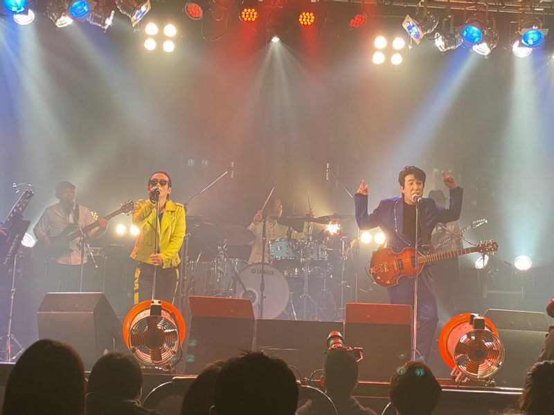 福岡市のライブハウスで演奏するCHAGE&ASKA完全コピーバンド(筆者撮影)