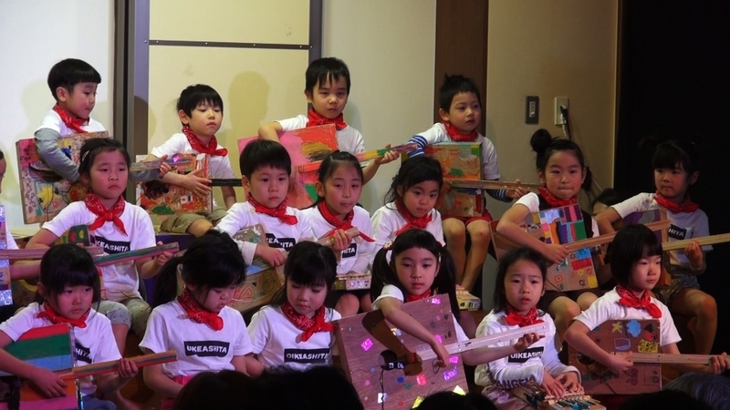 1年の活動をしめくくる発表会で6曲を演奏した。自信を胸に4月からは小学生に(著者撮影)