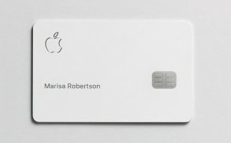 ナンバーが無刻印のクレジットカード　出典:Apple