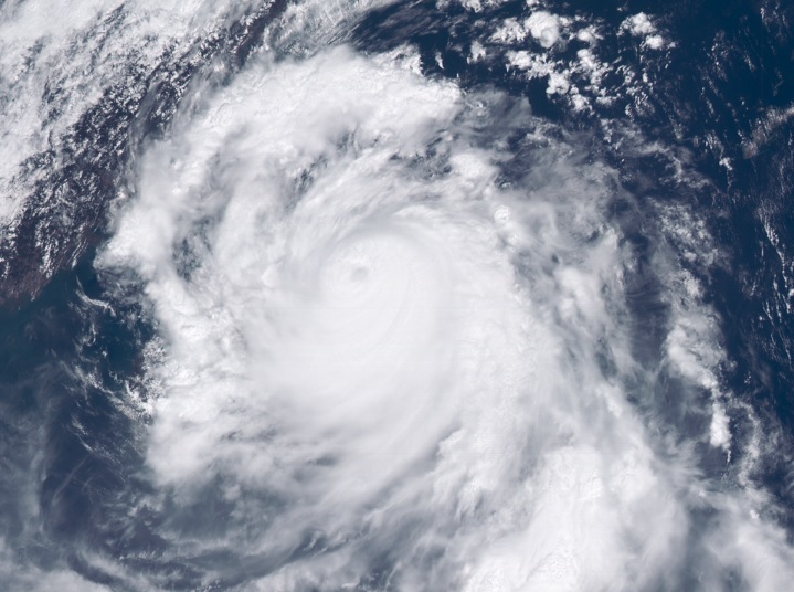 台風16号の雲（9月17日正午，気象衛星画像）