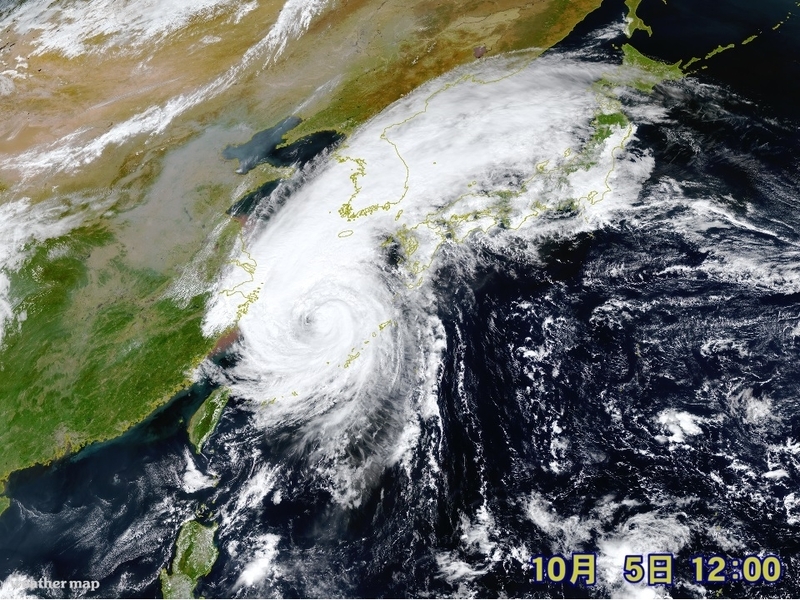 気象衛星ひまわり8号がとらえた台風25号の雲（8月5日正午，ウェザーマップ）