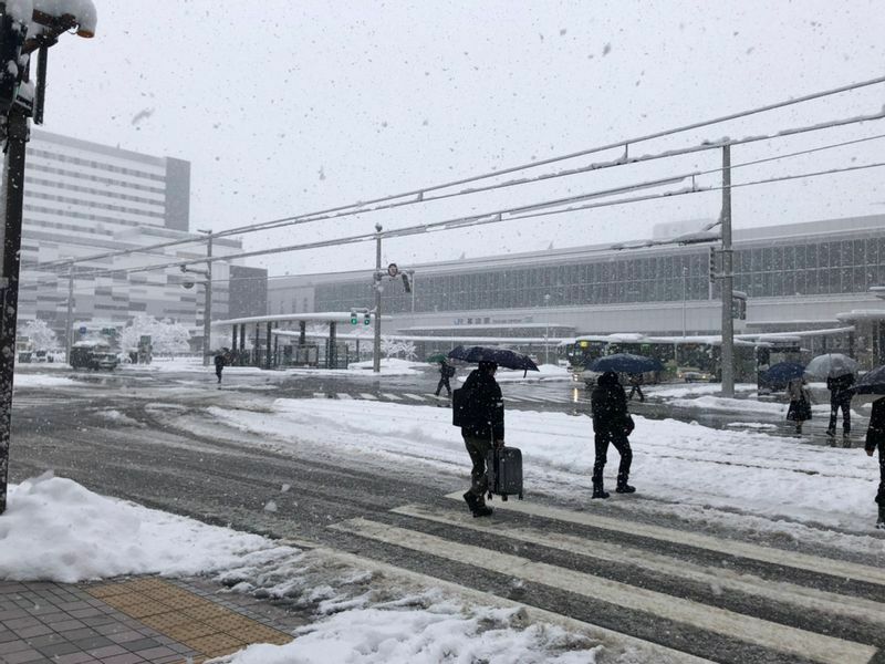 12月26日午前9時頃、JR富山駅前（撮影：芦沢涼さん）