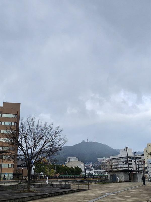 12月17日朝、初雪が降った長崎市内、平地真菜さん撮影