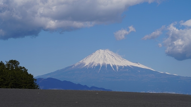 古来から行きかう人々から愛された美保の松原からの富士山　※写真はすべて筆者が撮影