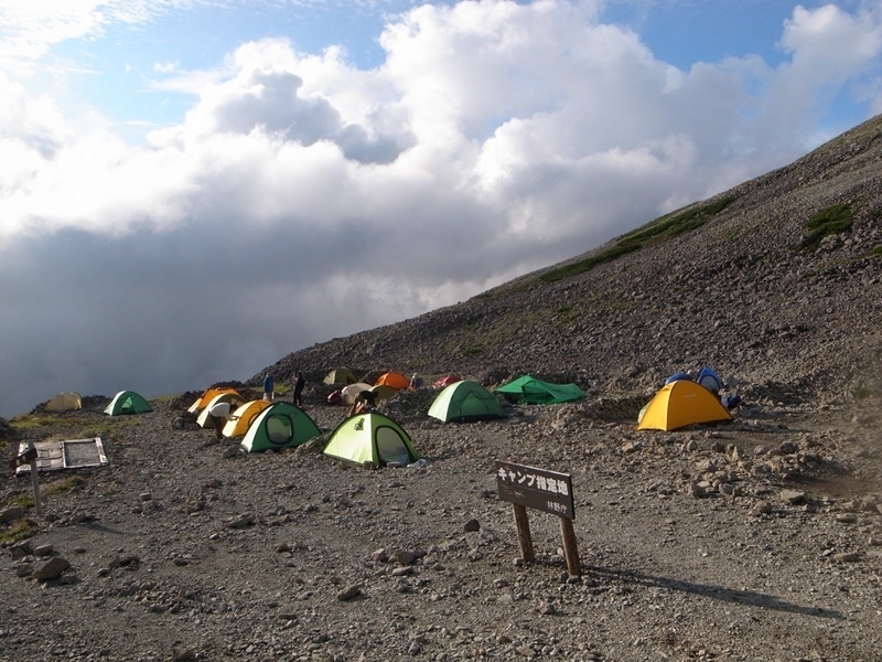 南岳のキャンプ指定地。