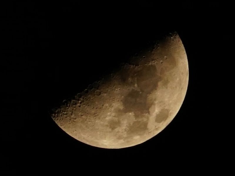 月の満ち欠け、月の引力は私たちにどのような影響を与えているのでしょうか。今年の5月には皆既月食が観察できるようです。