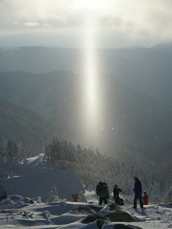 厳冬２月の西穂高、ダイヤモンドダストに光柱が輝く　　※写真はすべて筆者が撮影