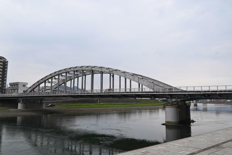 市内中心部を流れる狩野川に架かる御成橋。沼津市を象徴する橋ともいわれる