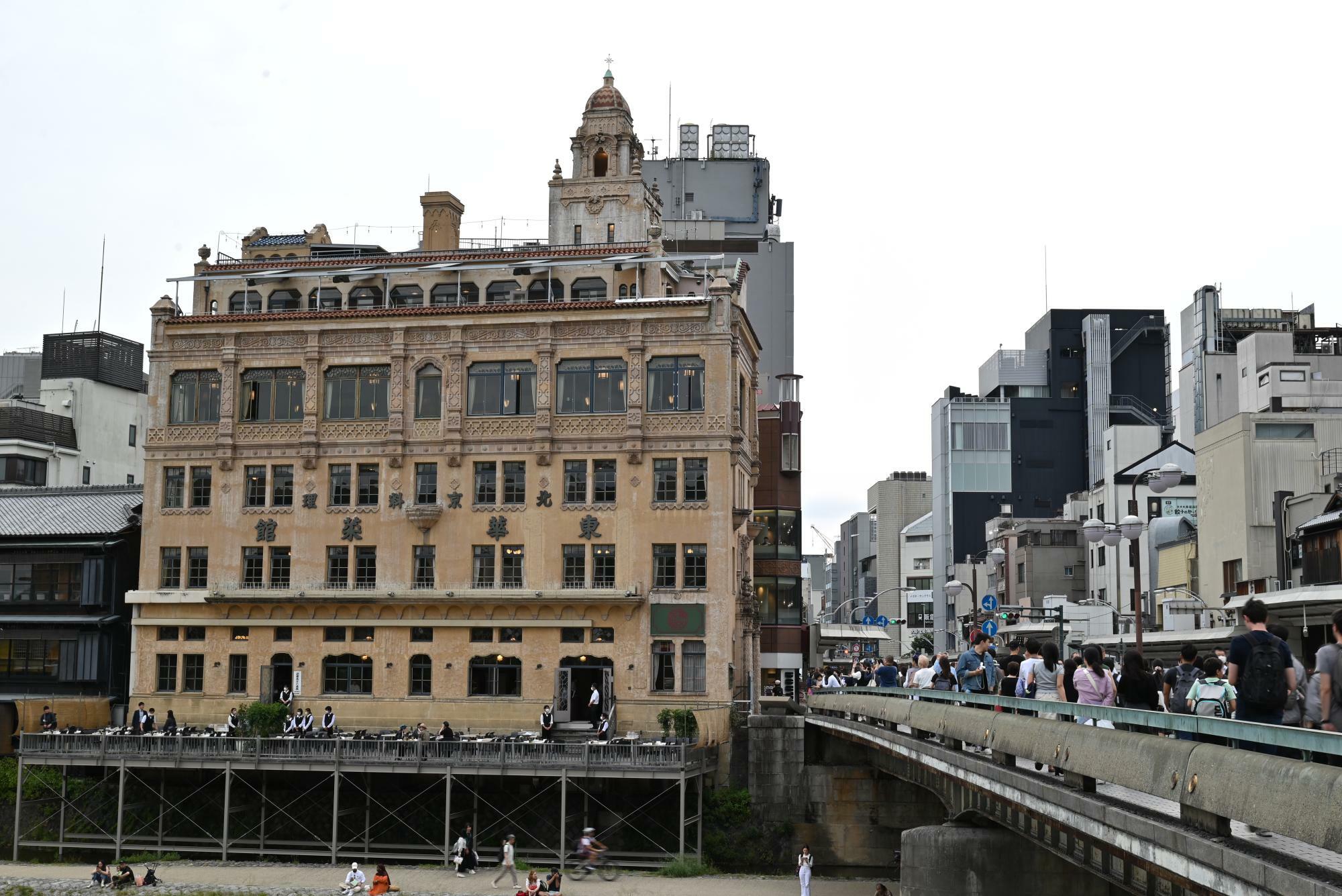 下京区にある北京料理店「東華菜館 本店」。1926年築の建物は国の登録有形文化財にも指定されている