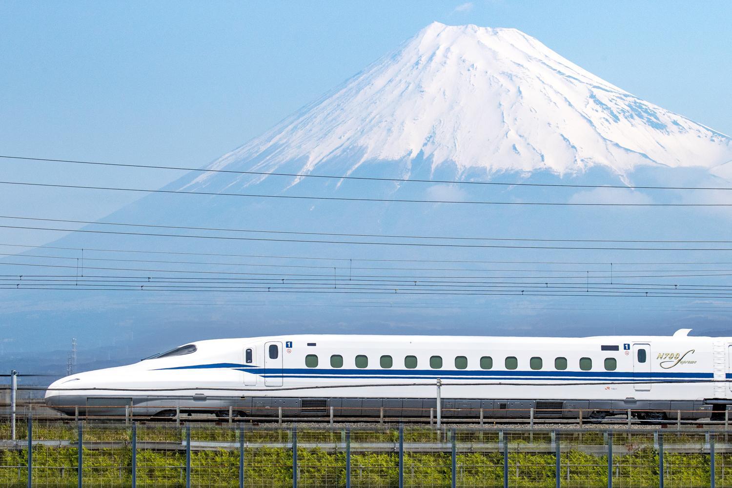 JR東海N700Sと富士山（JR東海提供）