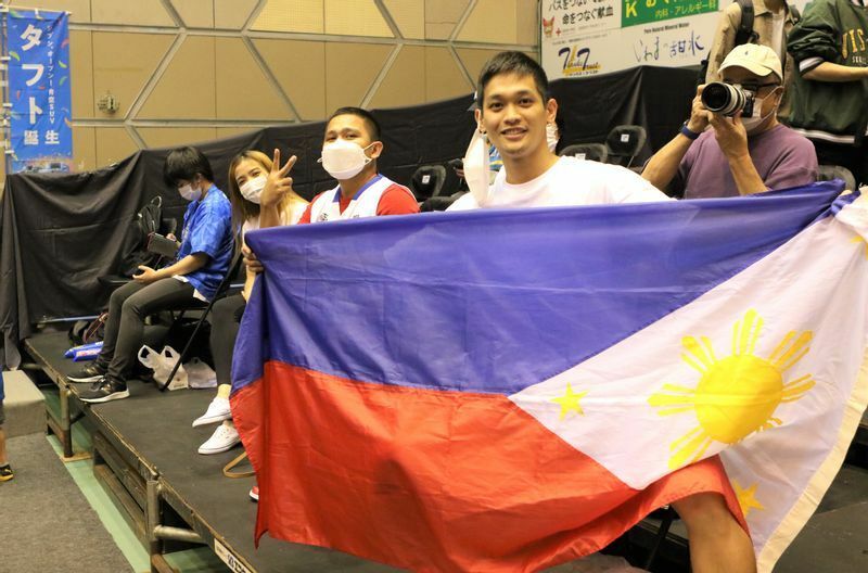 会場のあちこちでフィリピン国旗がはためいた（筆者撮影）