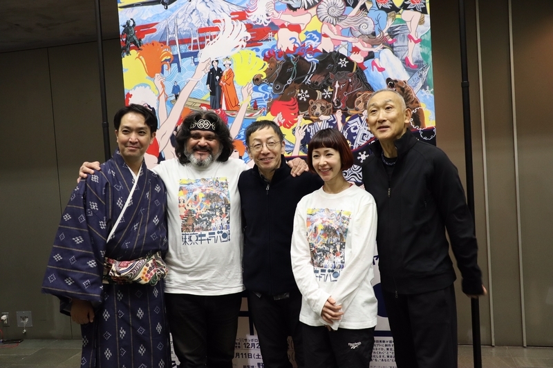 左から琉球舞踊の佐辺良和さん、北海道アイヌ協会の秋辺日出男さん、野田秀樹さん、木村カエラさん、人形師・沢則行さん　撮影：筆者