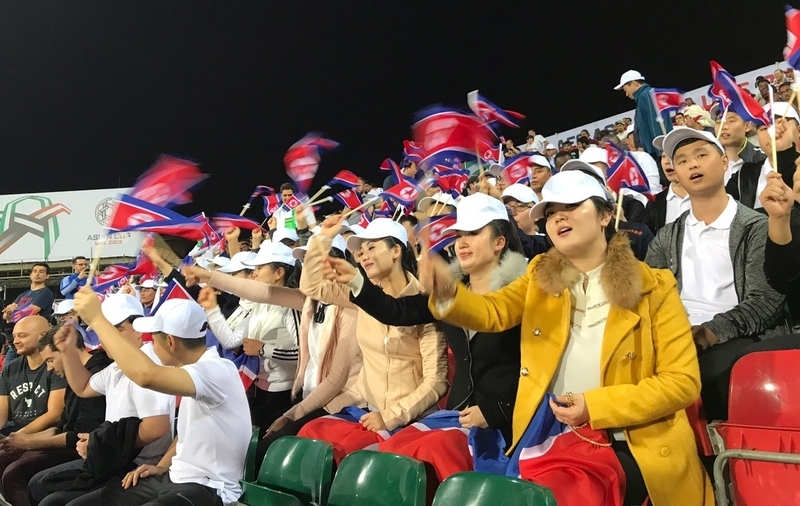 アジアカップの北朝鮮対サウジアラビアの試合の応援に駆けつけたウェイトレス