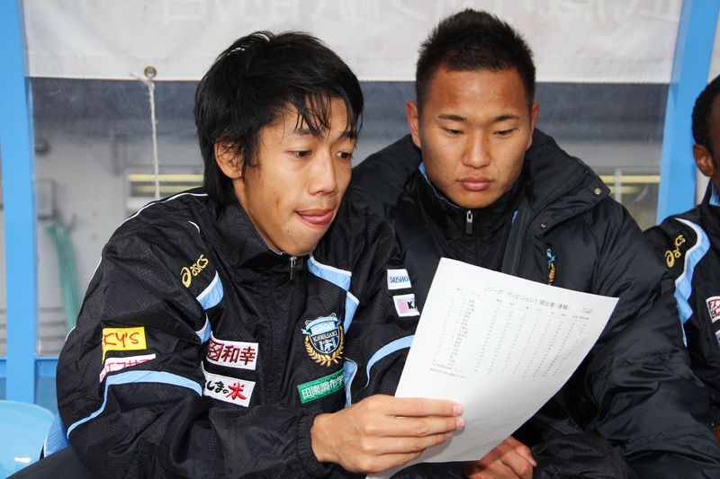 川崎フロンターレでチームメイトだった中村憲剛と鄭大世（写真：アフロスポーツ）